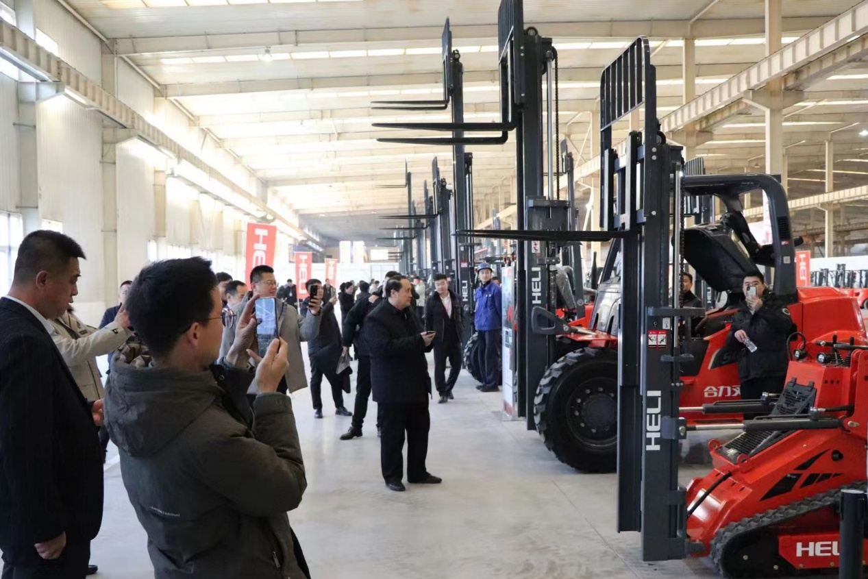 开办“一竞技亲一家 共创赢未来”主题营销暨产品推介会.png