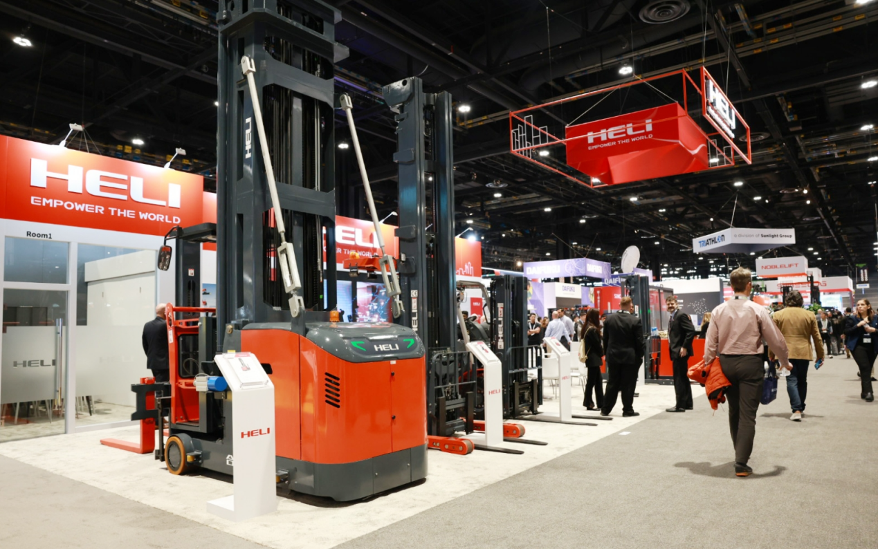 窄巷道三向叉车亮相芝加哥ProMAT展览会.png